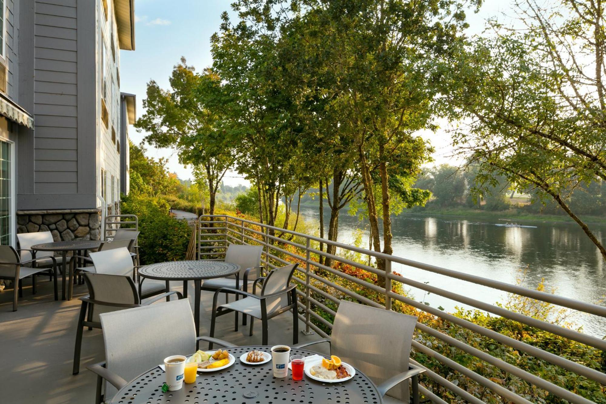 Holiday Inn Express Corvallis-On The River By Ihg Exterior photo